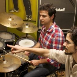 Aula de bateria com Christian